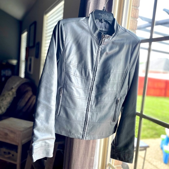 ⬇️ Revue Gray Leather Jacket NWOT - Picture 6 of 7